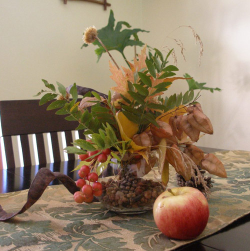 экибана из осенних листьев